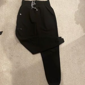 TWO PAIRS High waisted Figs Zamora joggers